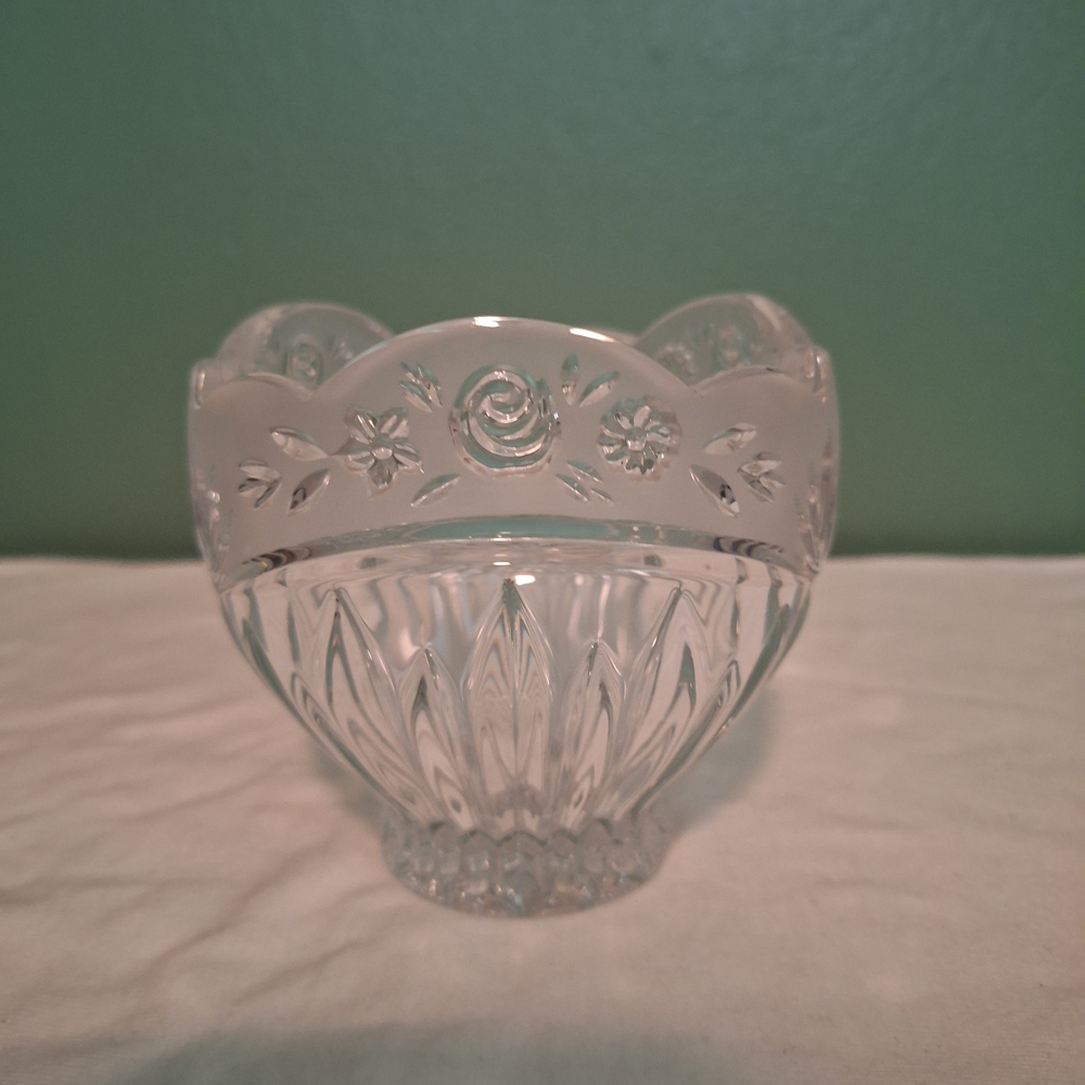 Oneida Clear Glass Bowl with Floral Motif